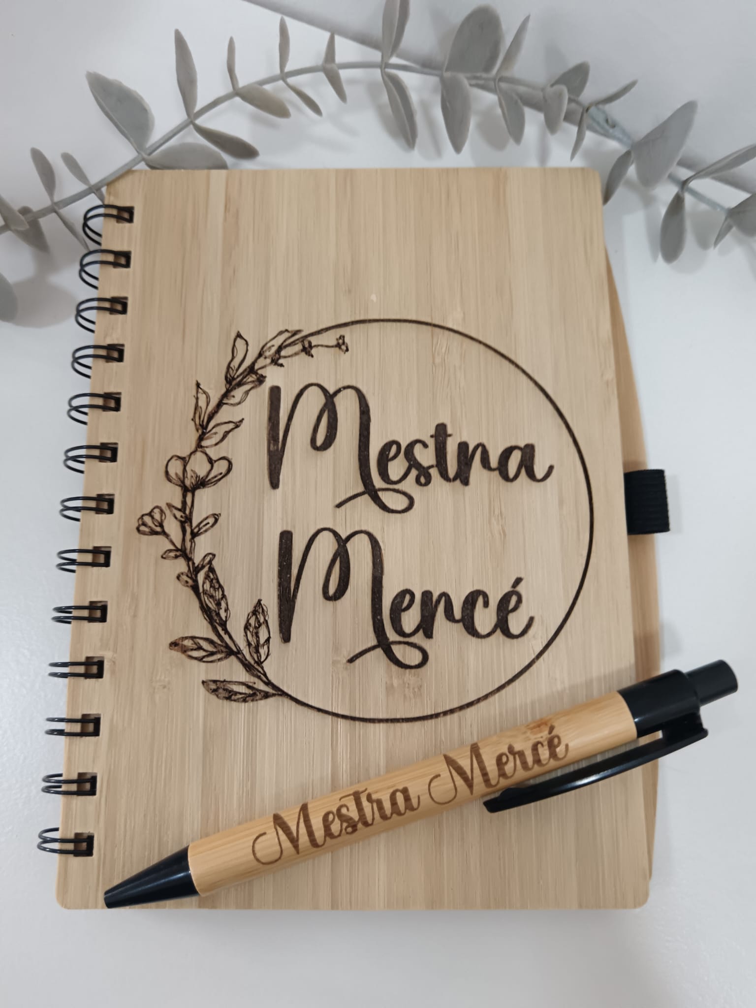 Libreta Bambú con bolígrafo personalizada.