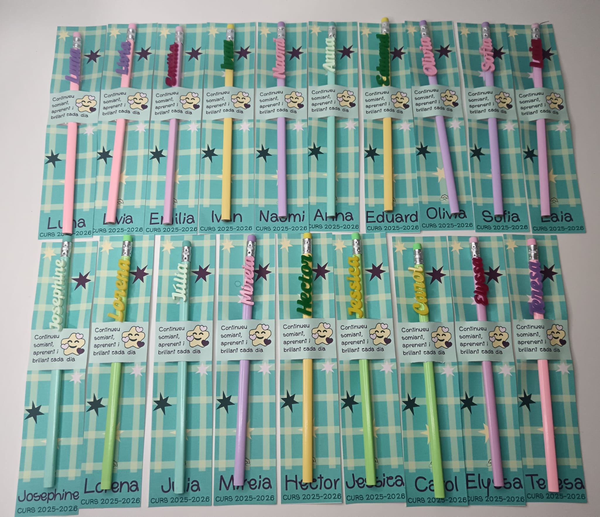 Lápiz colores pastel con nombre metacrilato