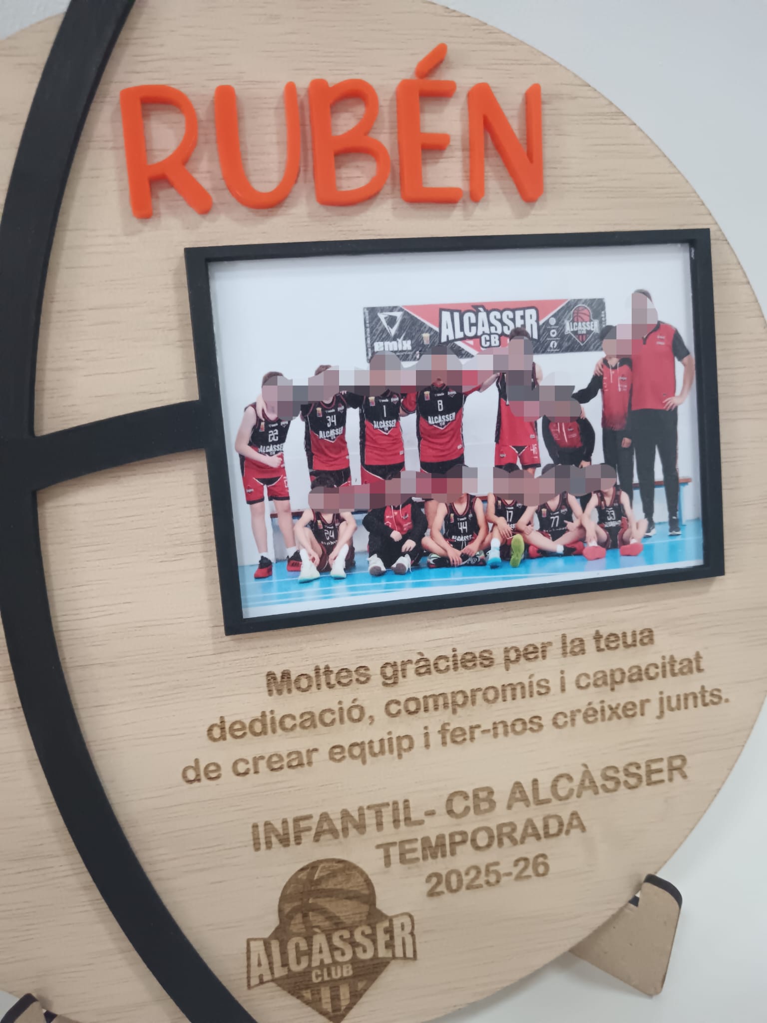 Placa balón de baloncesto