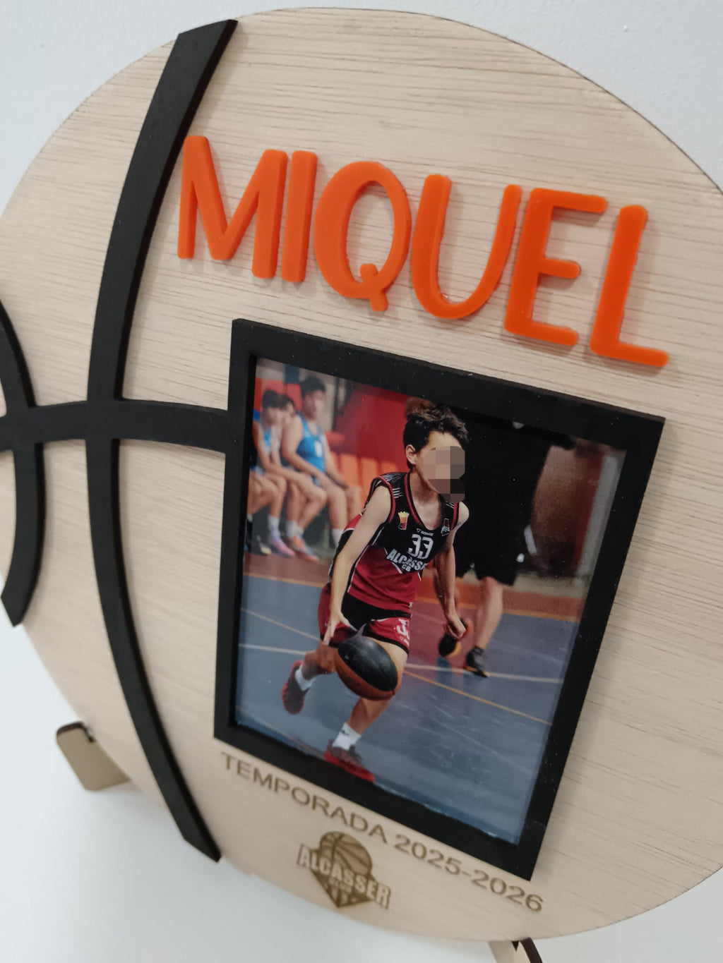 Placa balón de baloncesto